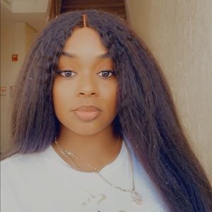 Meet your Posher, Khadija